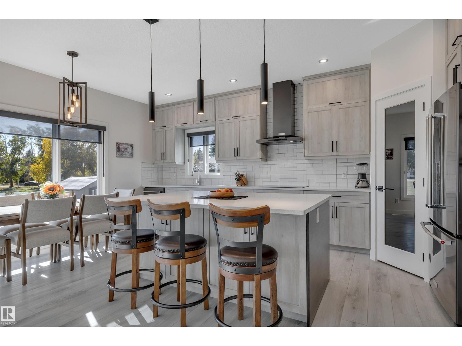 5109 57 Av Property Photo 14