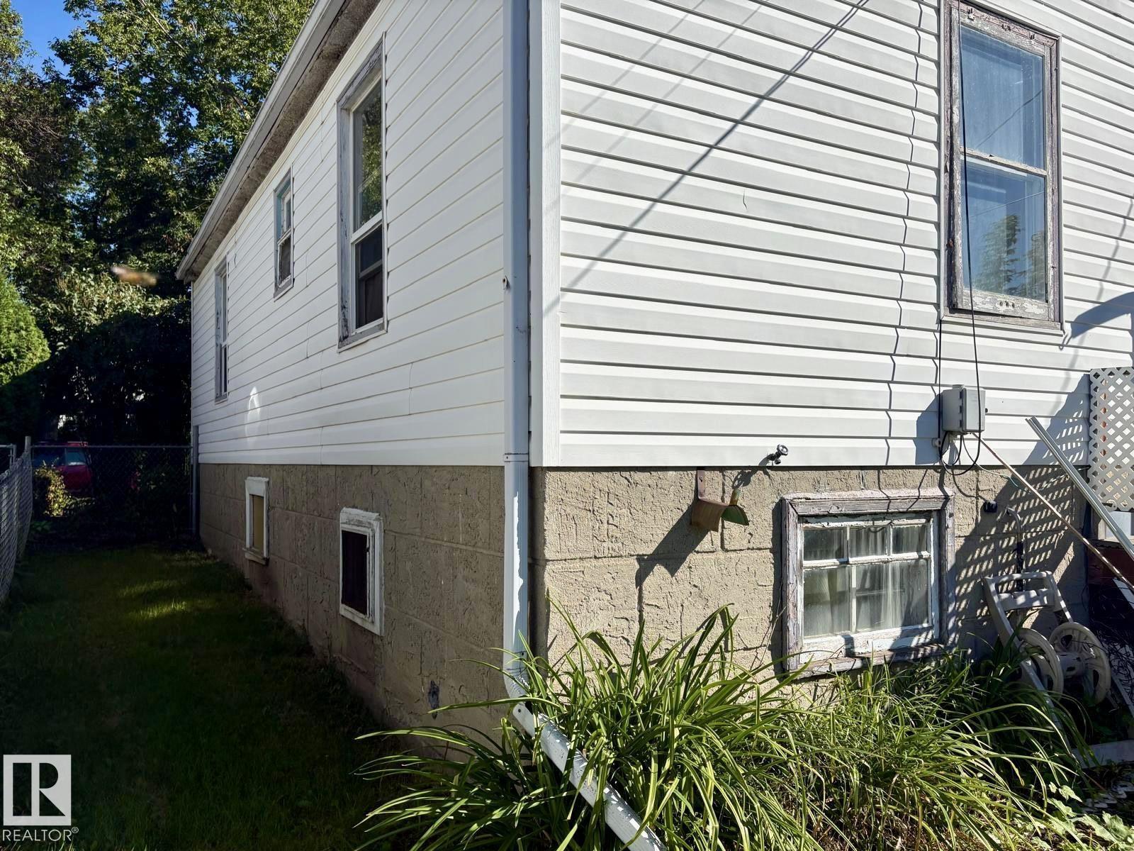 11922 69 St Nw Property Photo 3