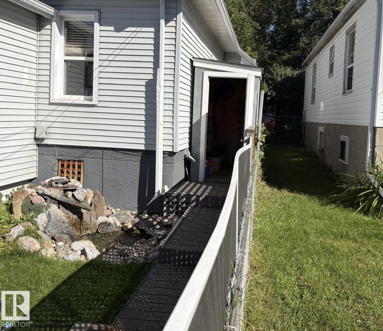 11922 69 St Nw Property Photo 4