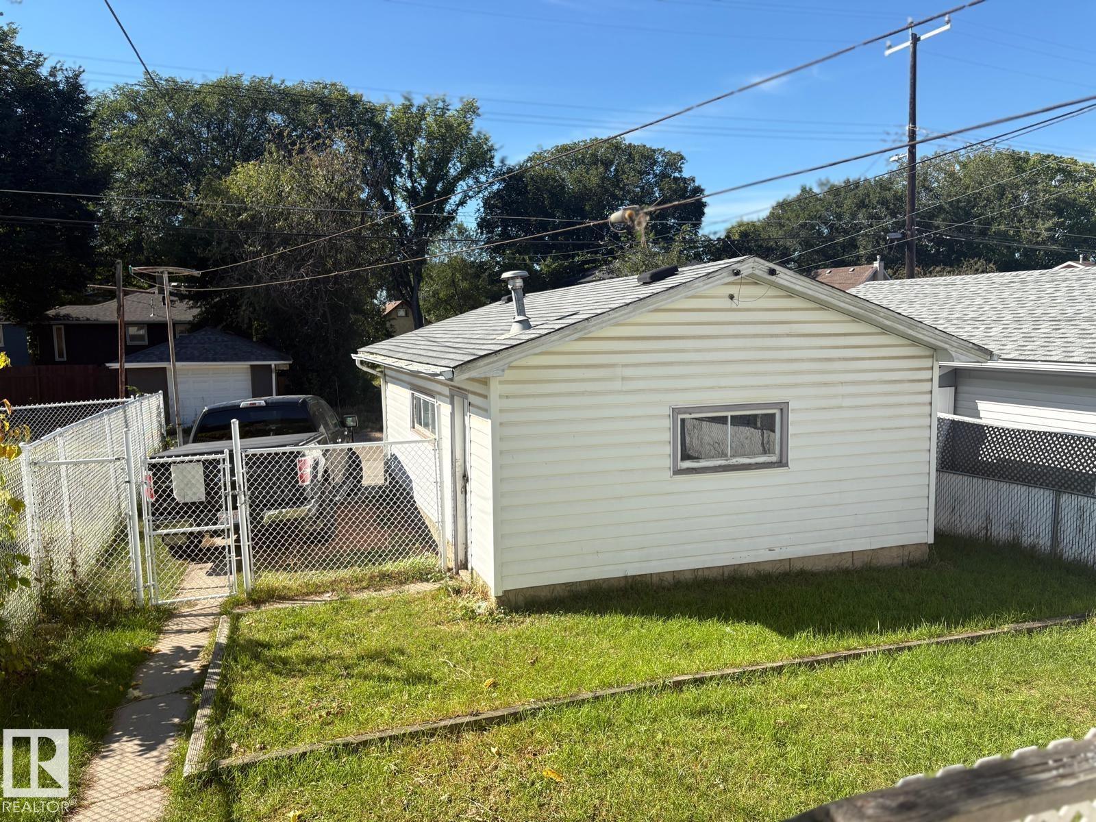 11922 69 St Nw Property Photo 9