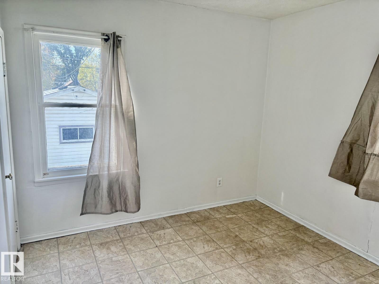 11922 69 St Nw Property Photo 20