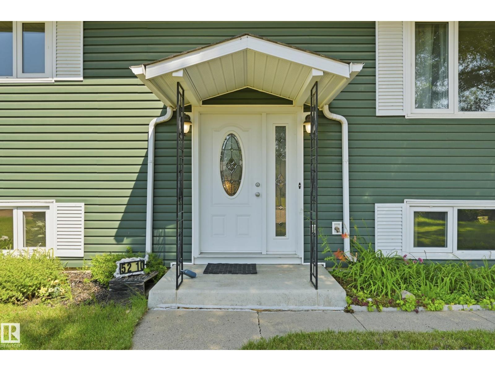 5210 43 Av Property Photo 3