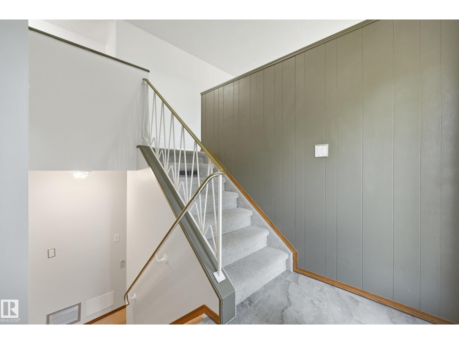 5210 43 Av Property Photo 5