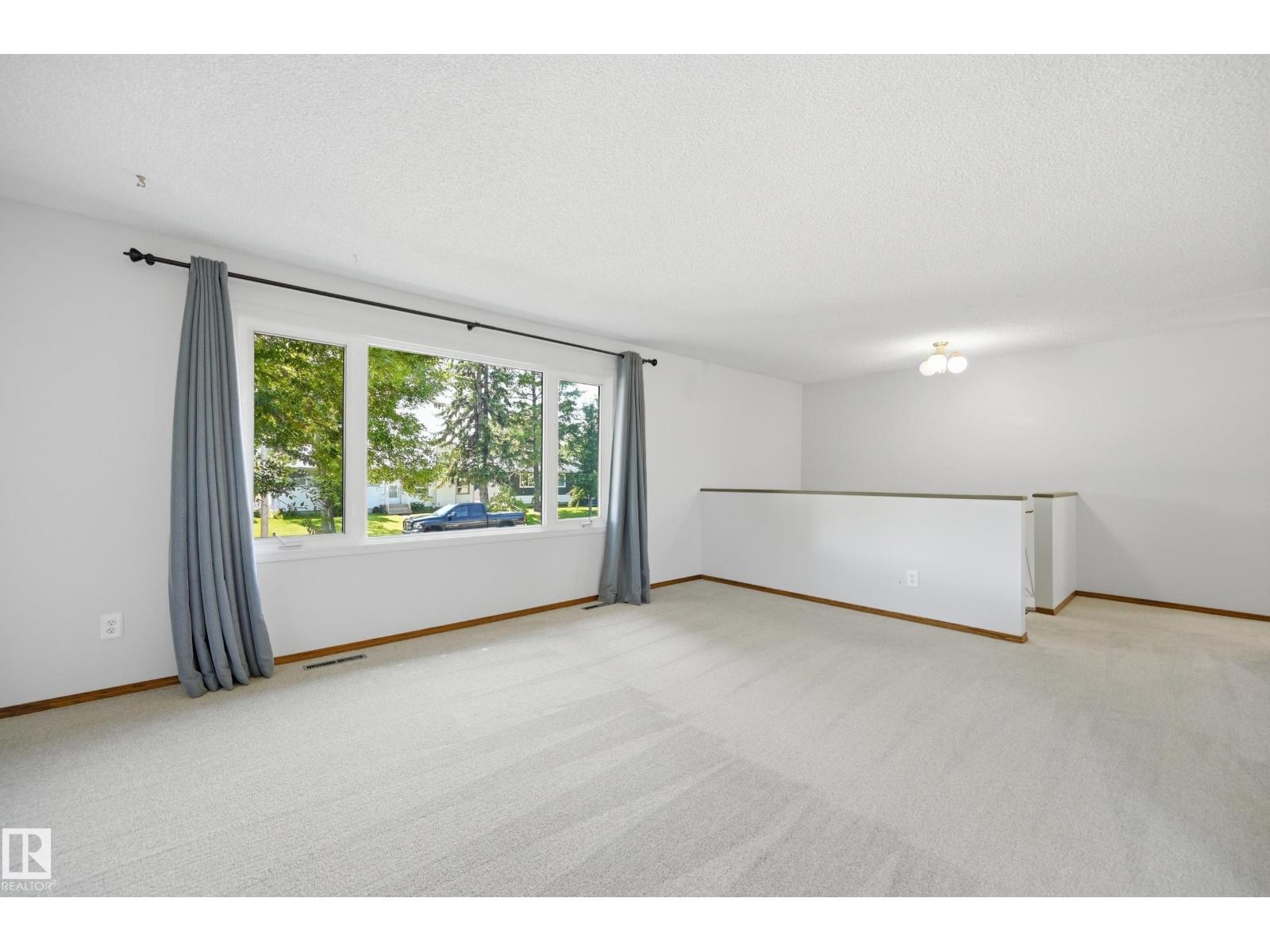 5210 43 Av Property Photo 8