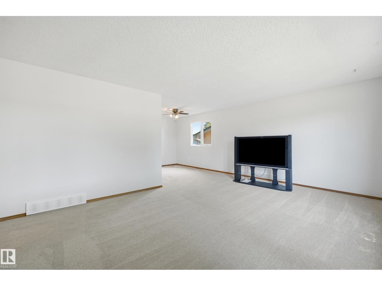 5210 43 Av Property Photo 9