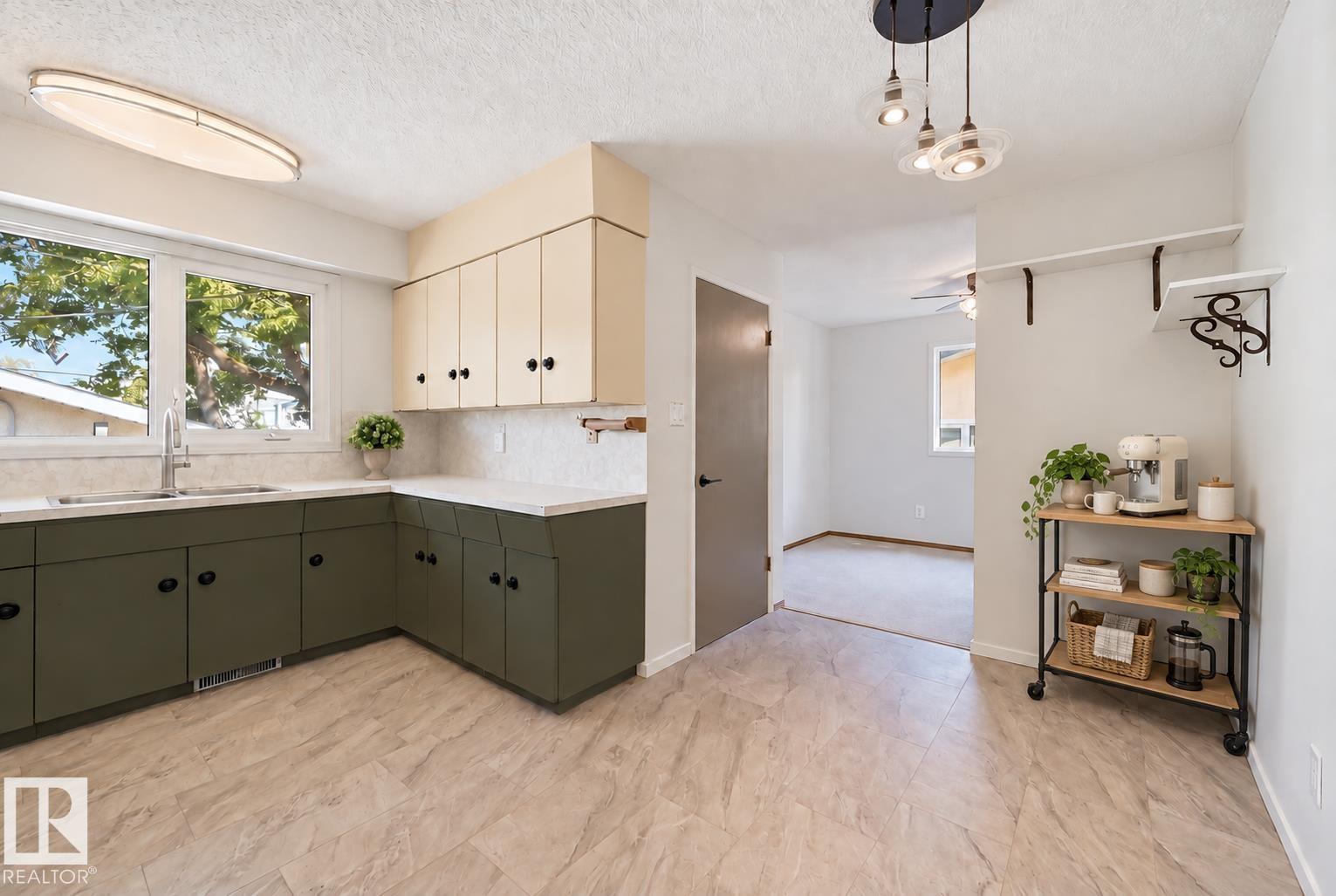5210 43 Av Property Photo 12