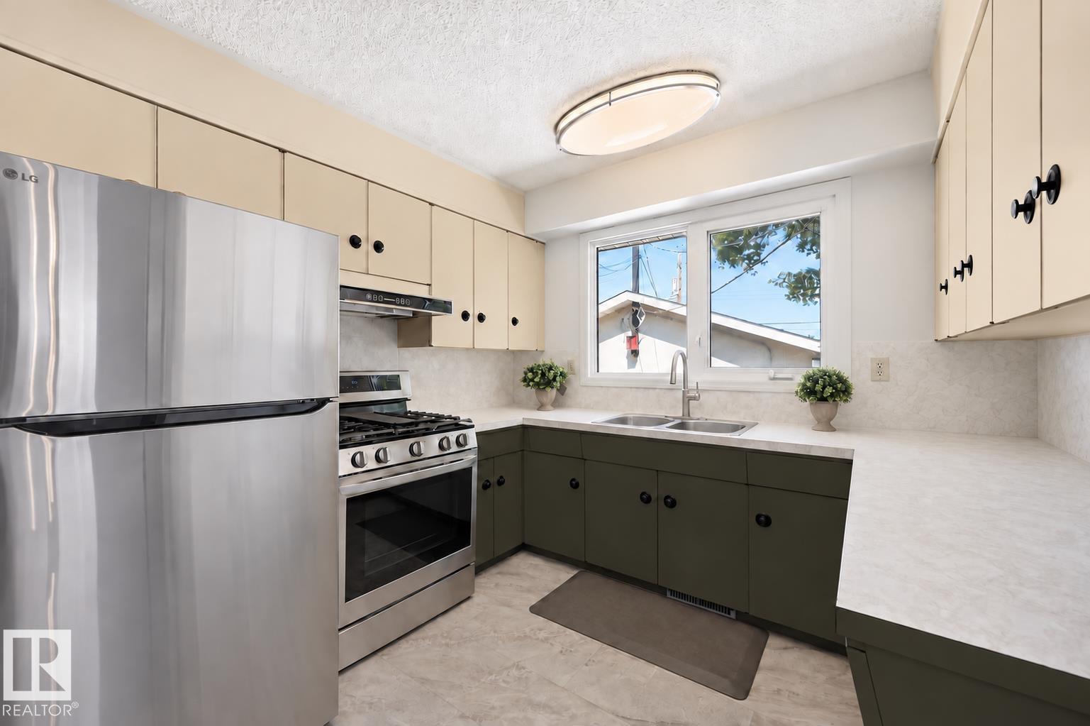 5210 43 Av Property Photo 13