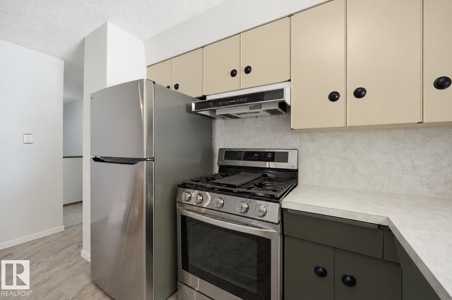 5210 43 Av Property Photo 14