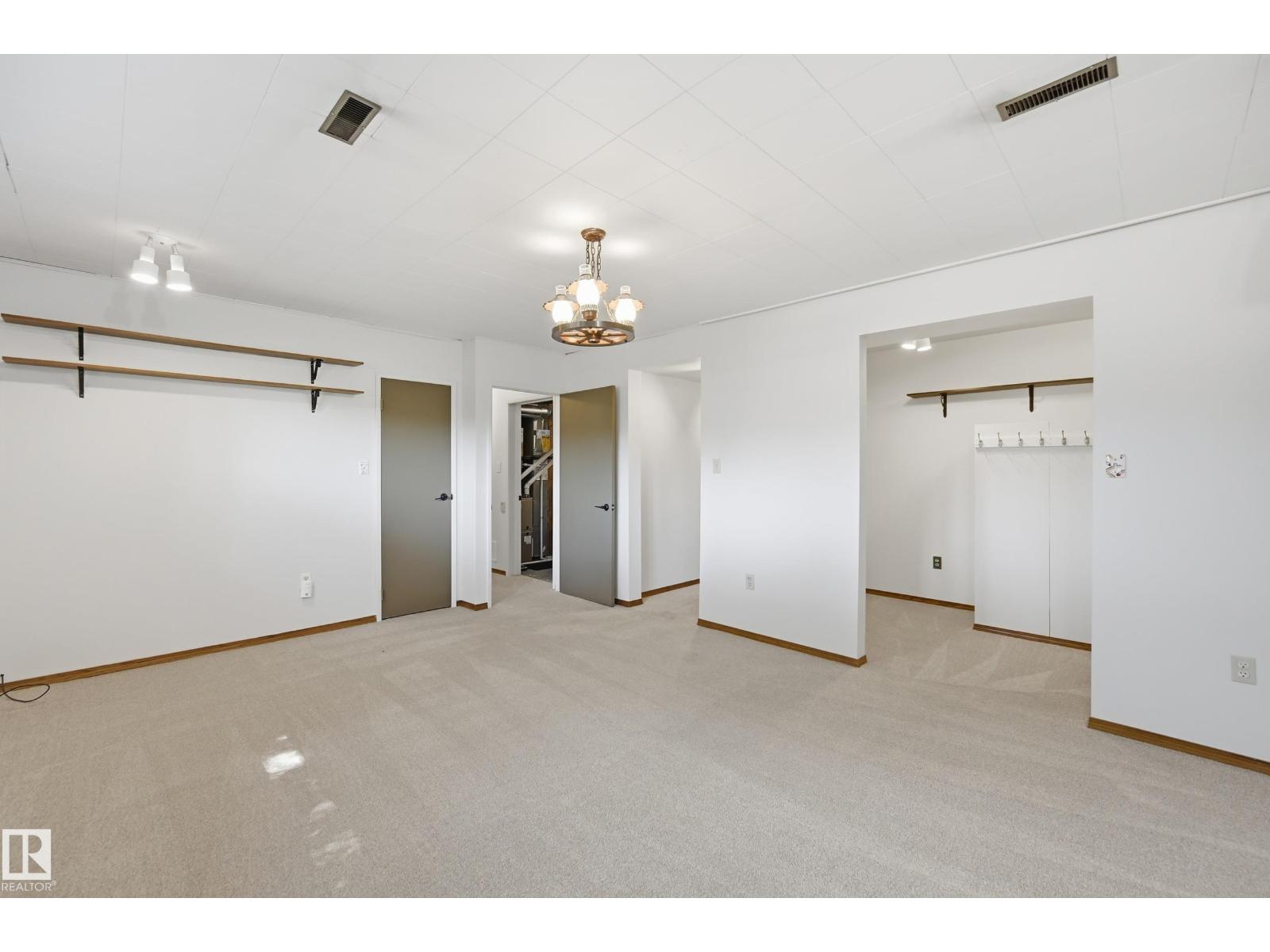 5210 43 Av Property Photo 24