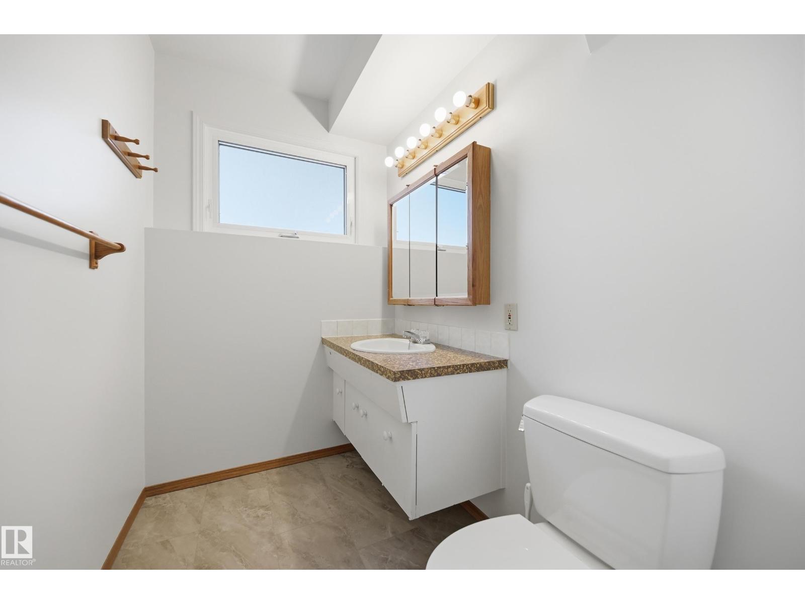 5210 43 Av Property Photo 28