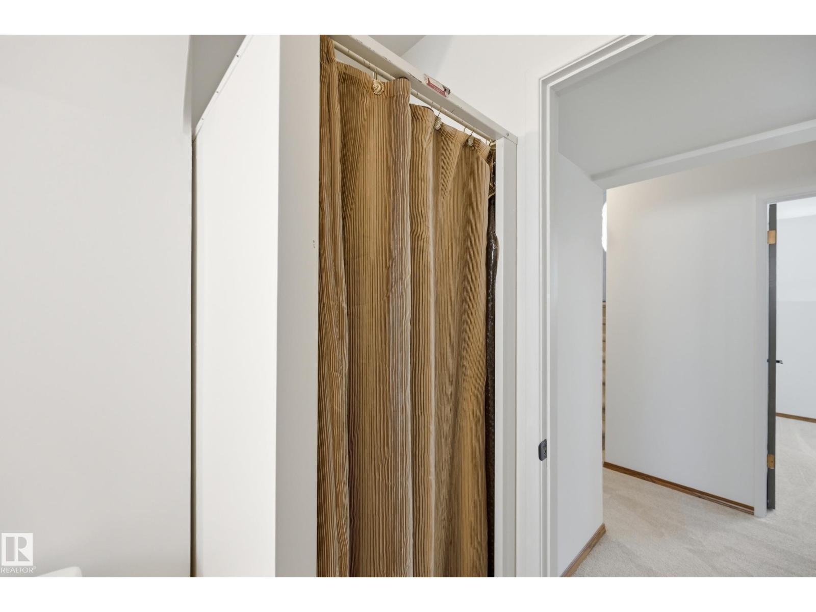 5210 43 Av Property Photo 29