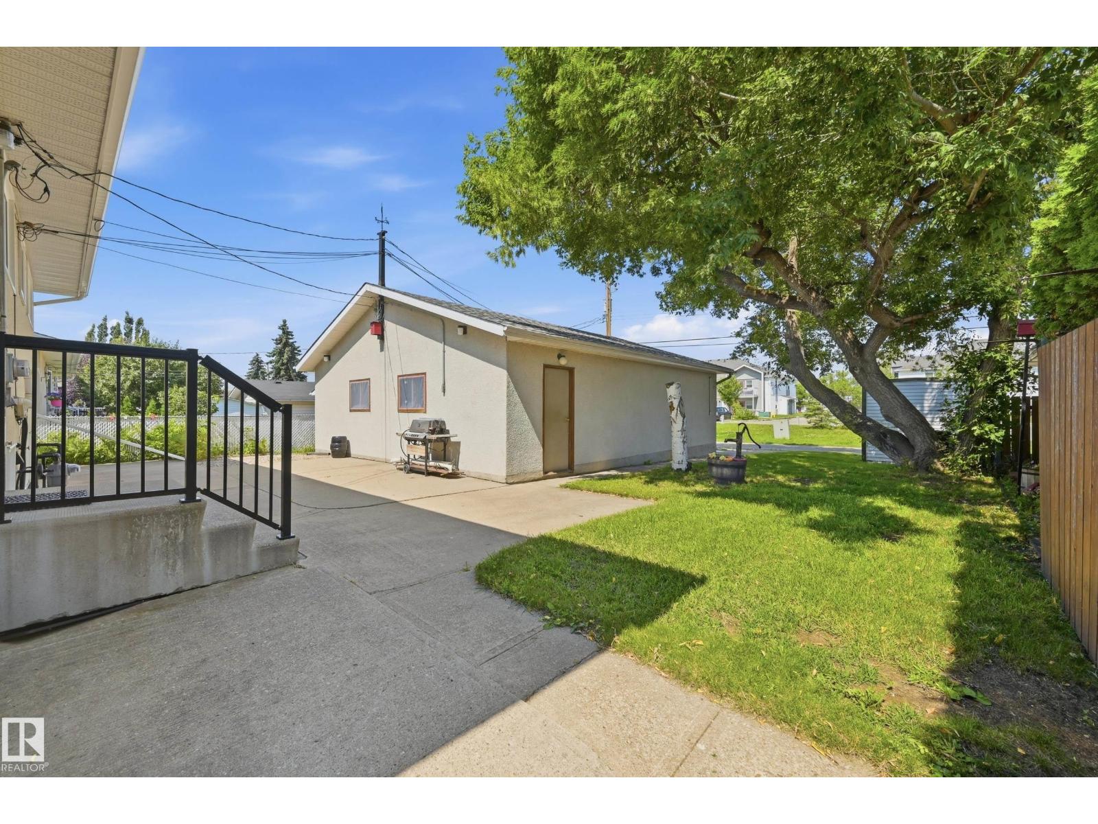 5210 43 Av Property Photo 35