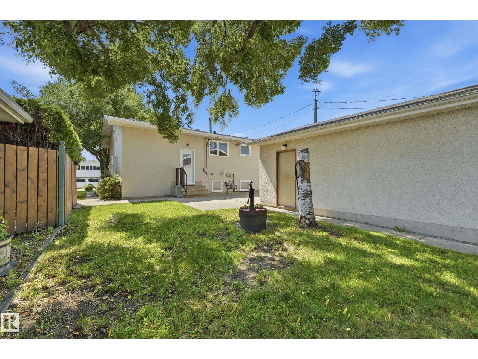 5210 43 Av Property Photo 36