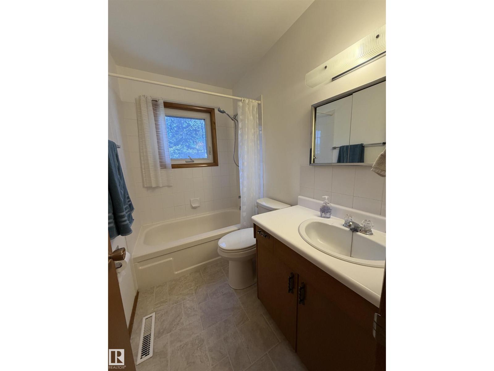99 Pine St Property Photo 19