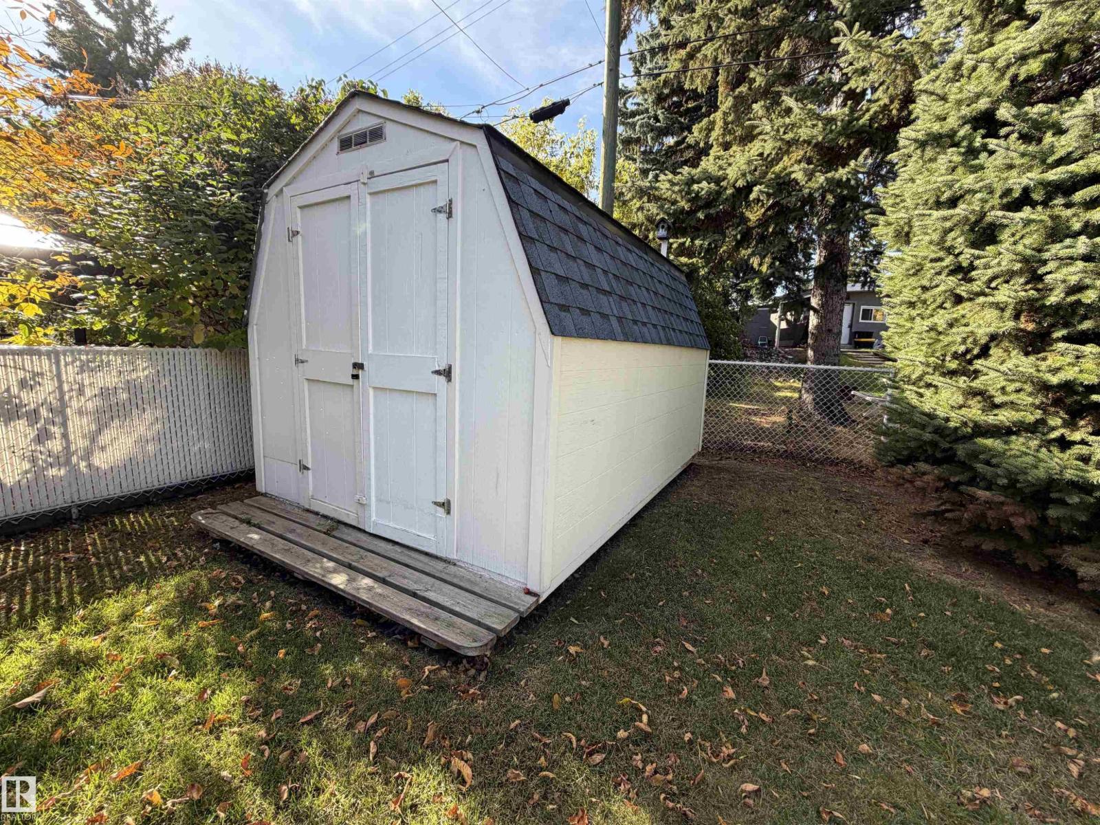 99 Pine St Property Photo 37
