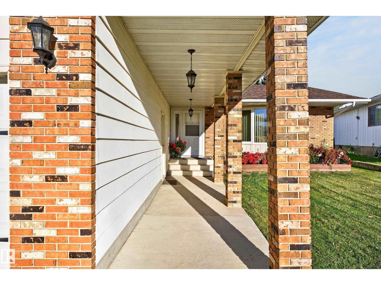 1316 85 St Nw Property Photo 2