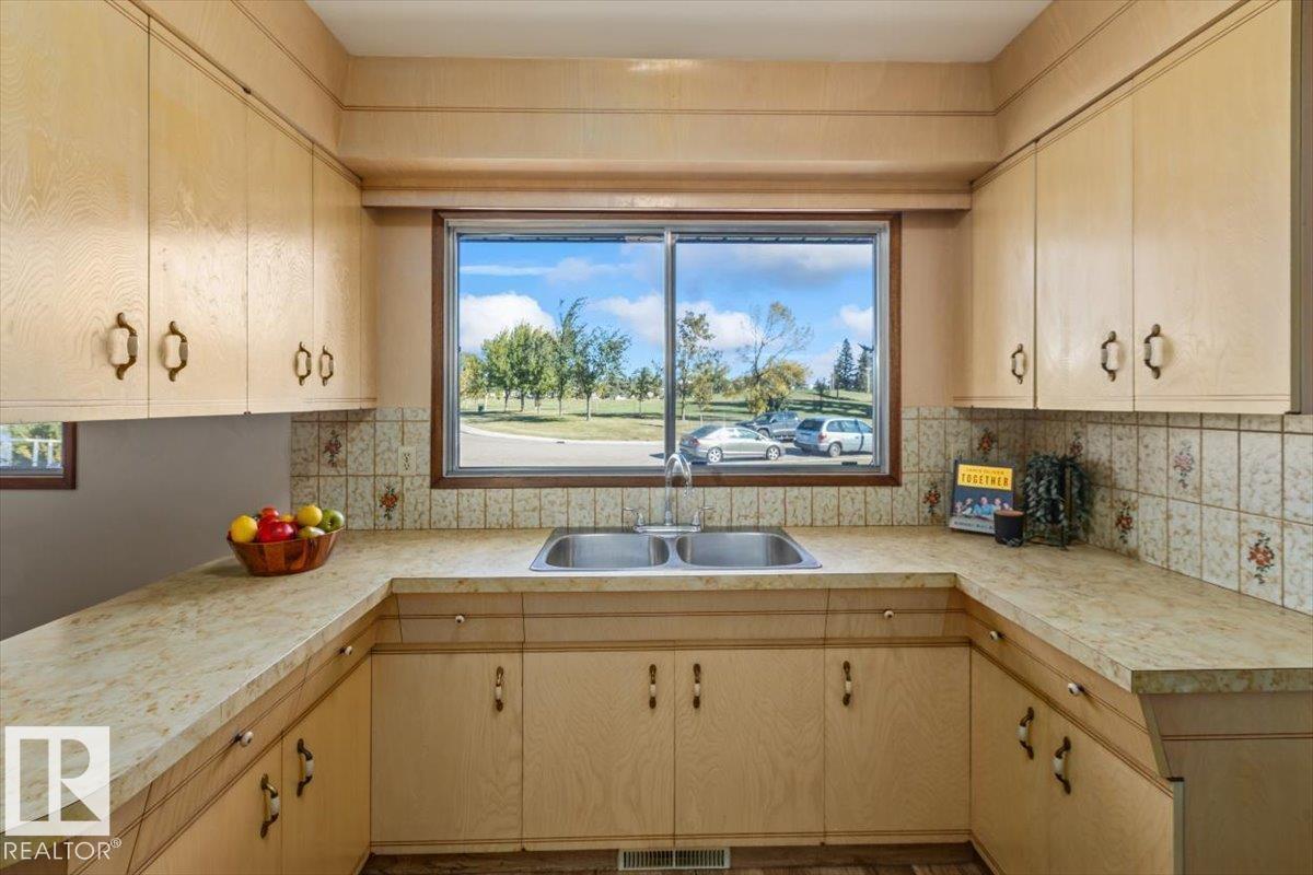7627 128a Av Nw Property Photo 16