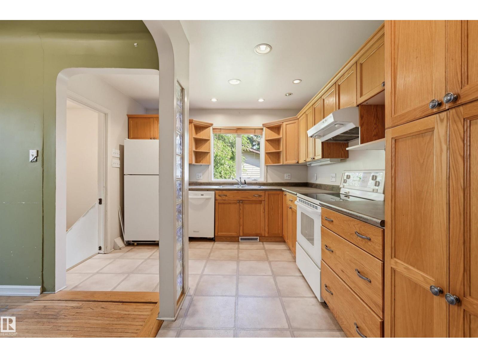 7754 80 AV NW Property Photo 1