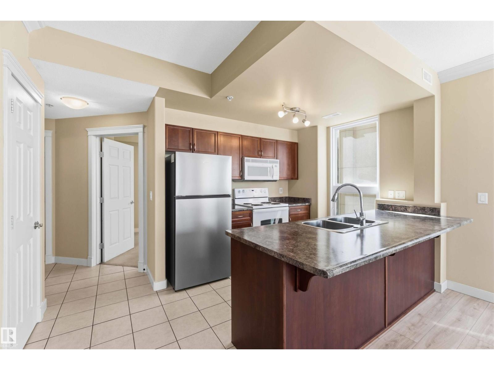 #708 9939 109 St Nw Property Photo 17