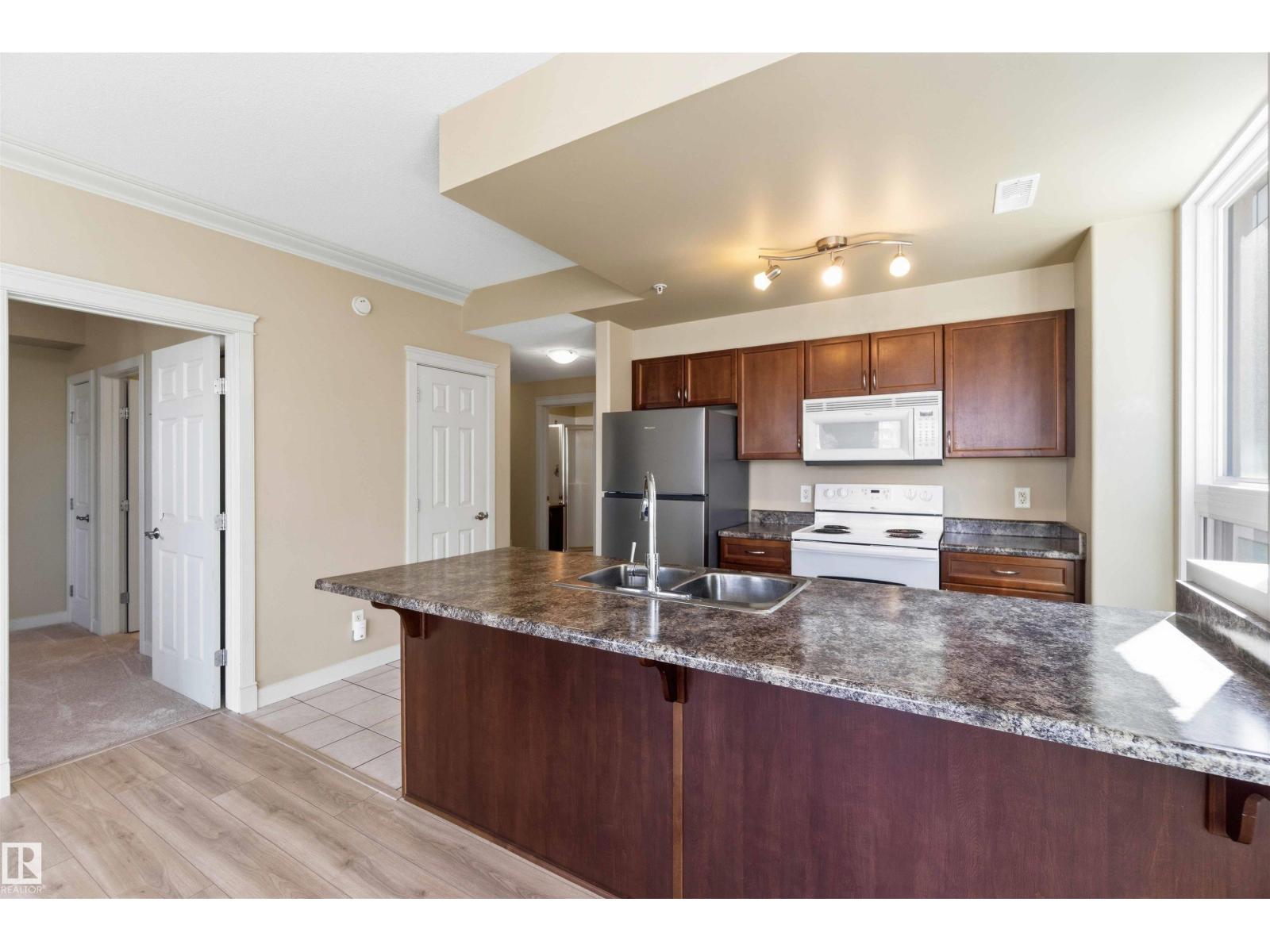 #708 9939 109 St Nw Property Photo 19