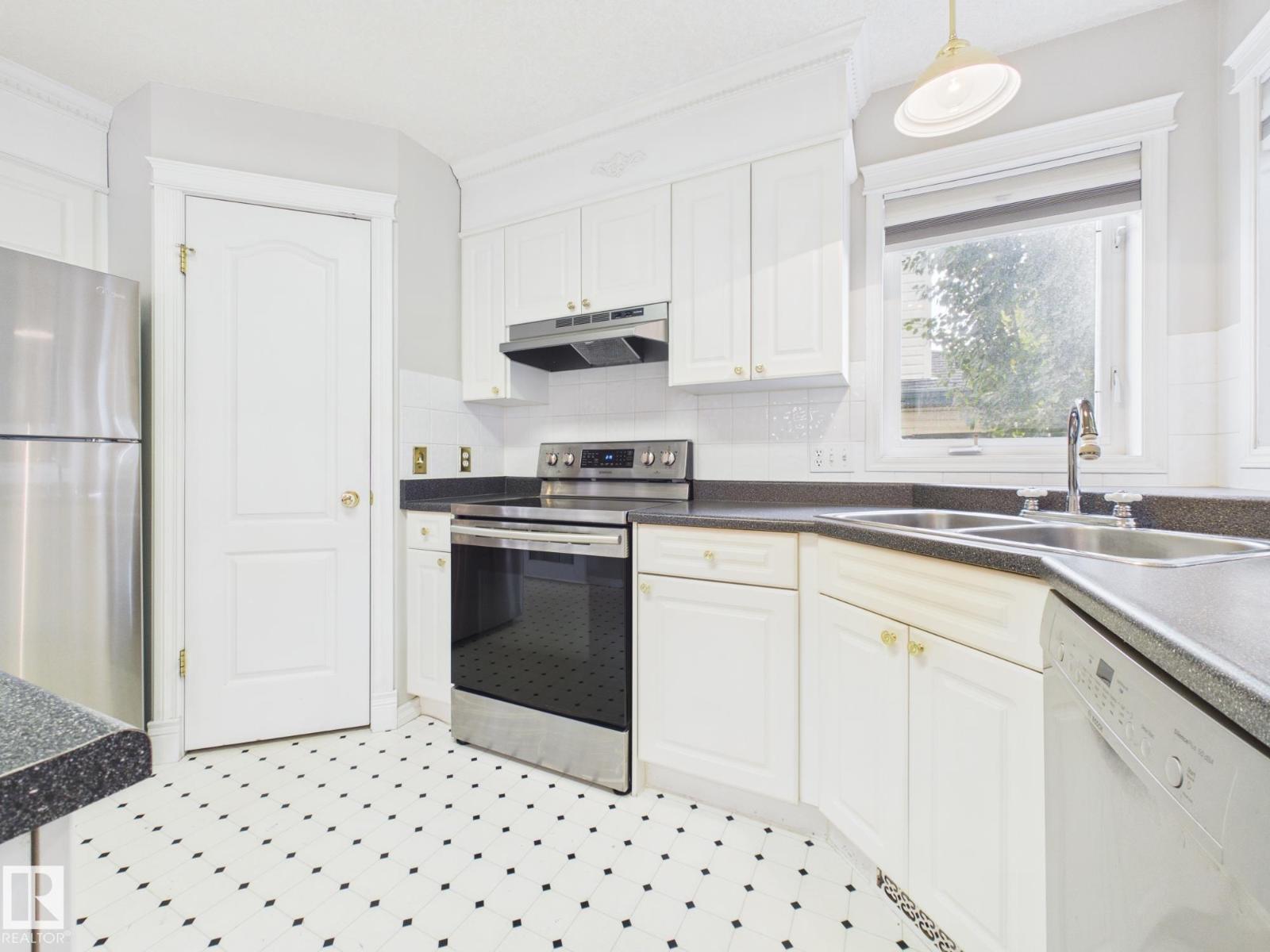 3 Hardcastle Pl Property Photo 25