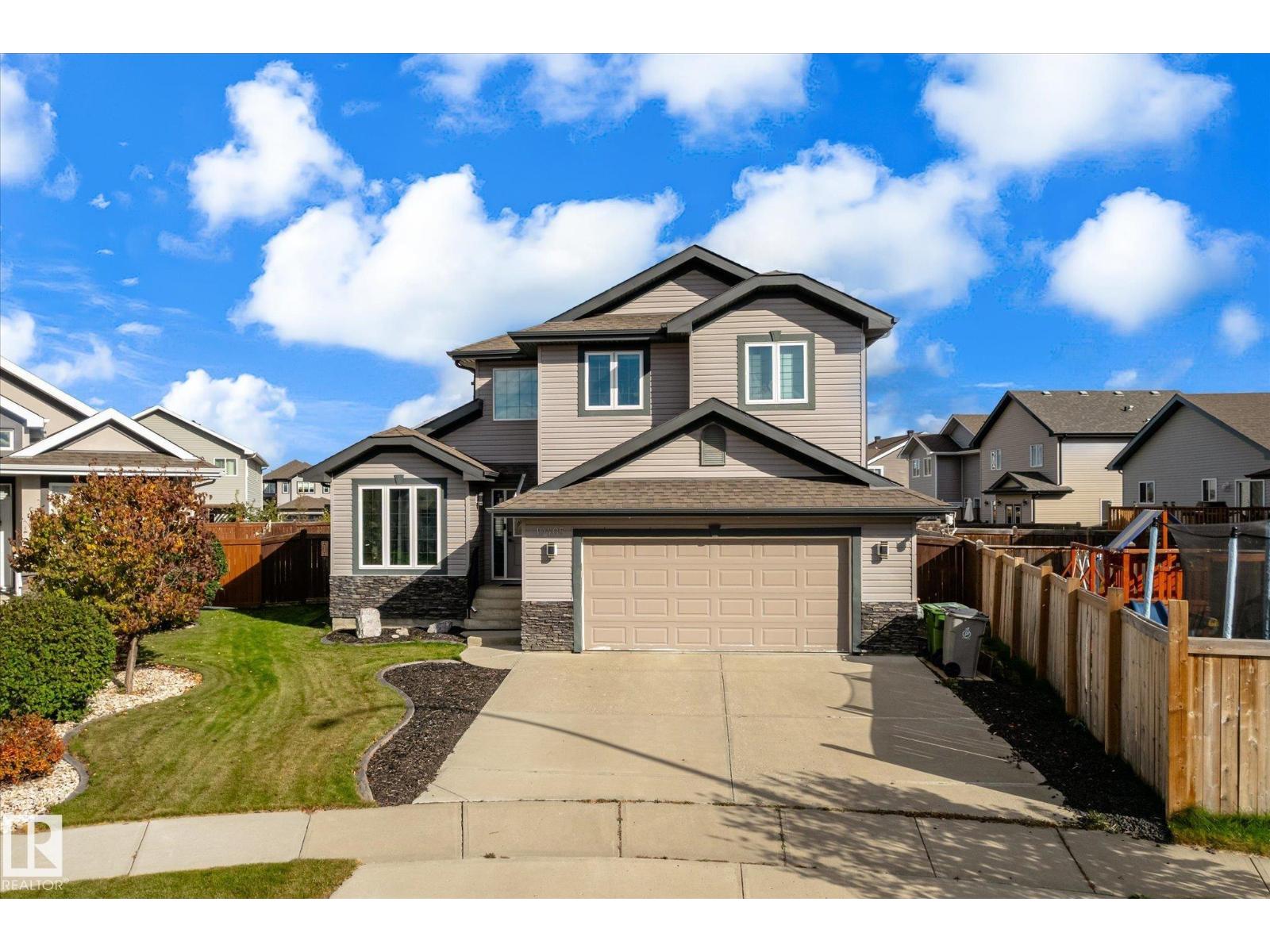 10405 98 St Property Photo 3