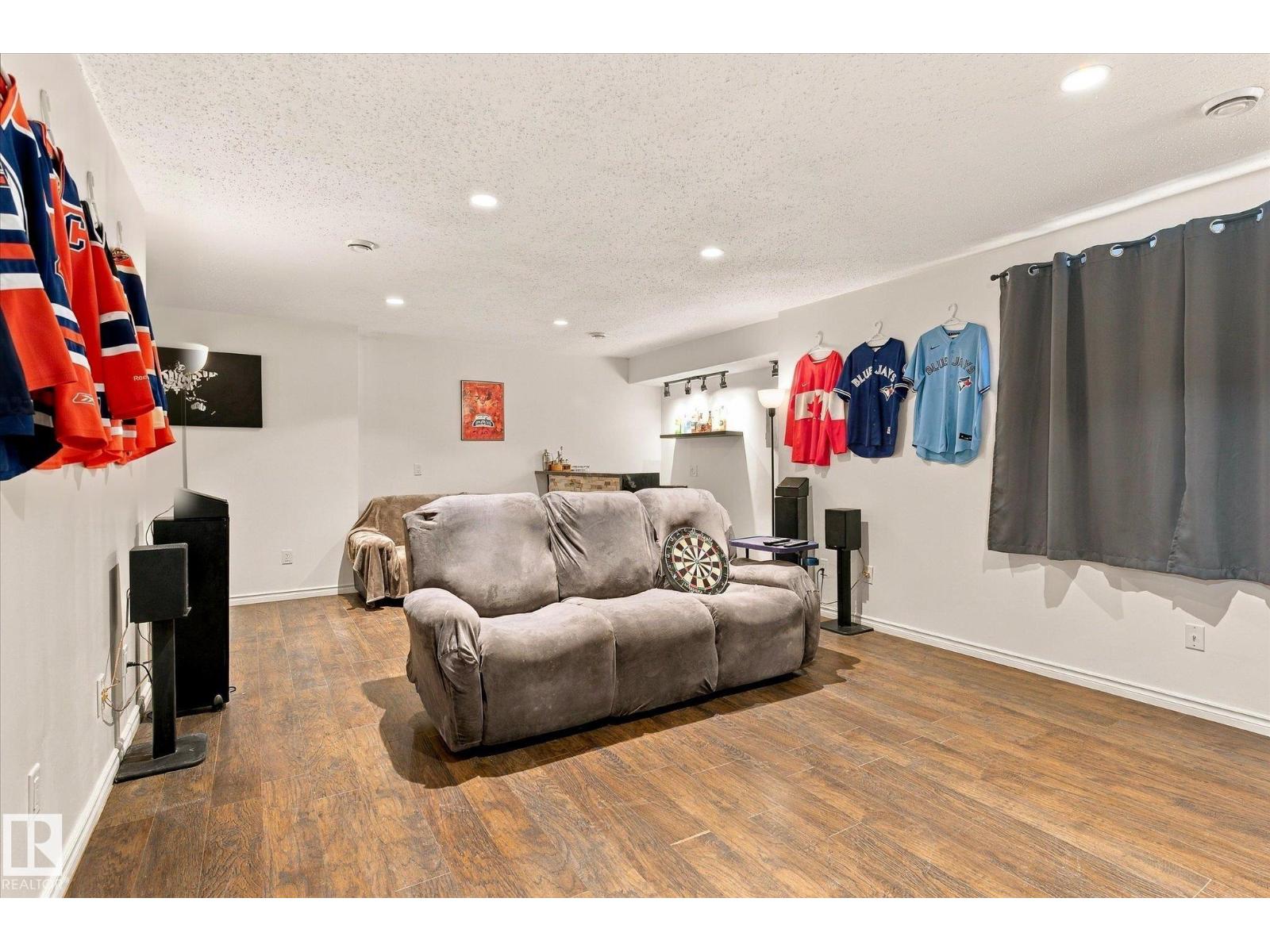 10405 98 St Property Photo 41