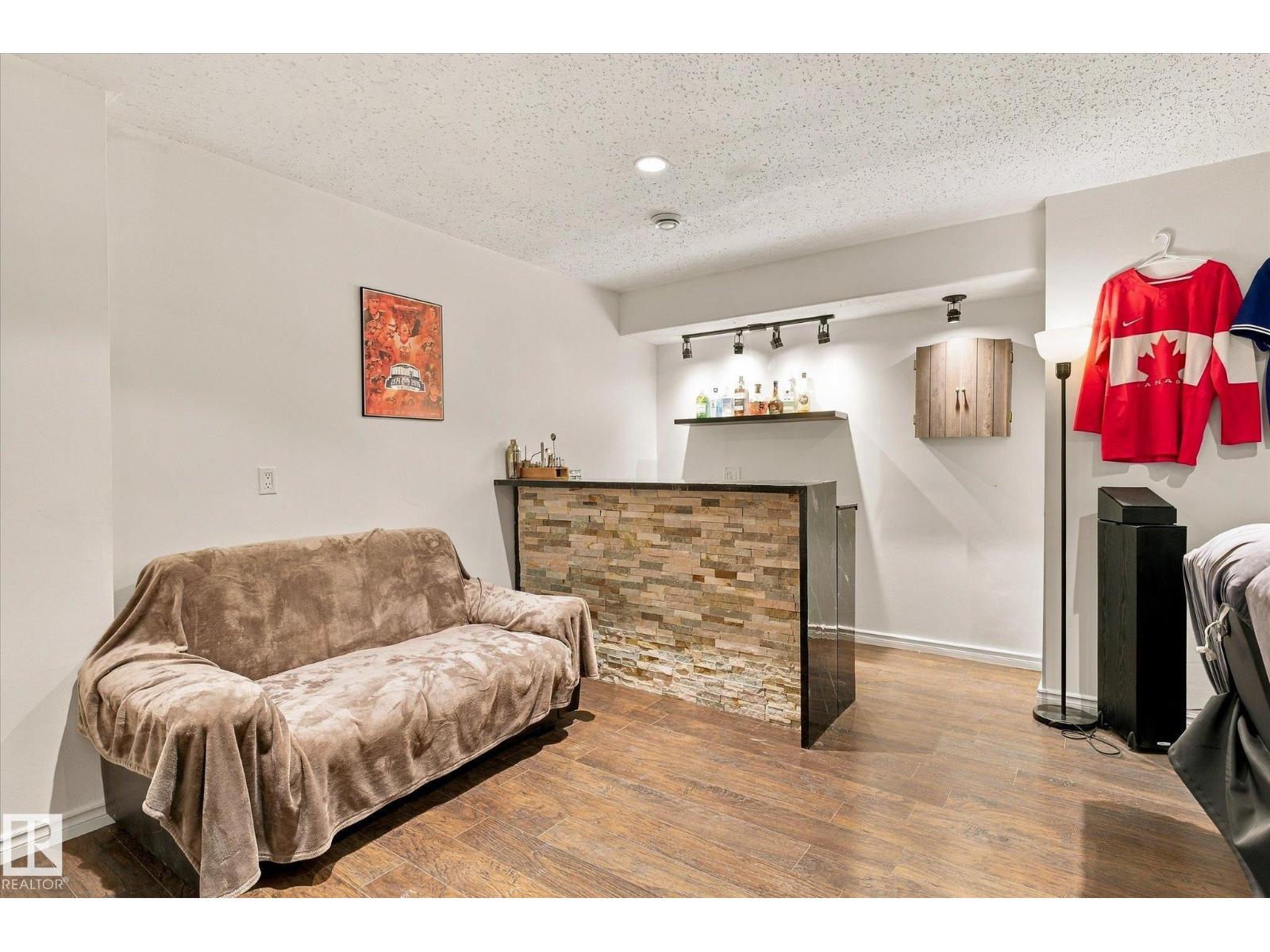 10405 98 St Property Photo 42