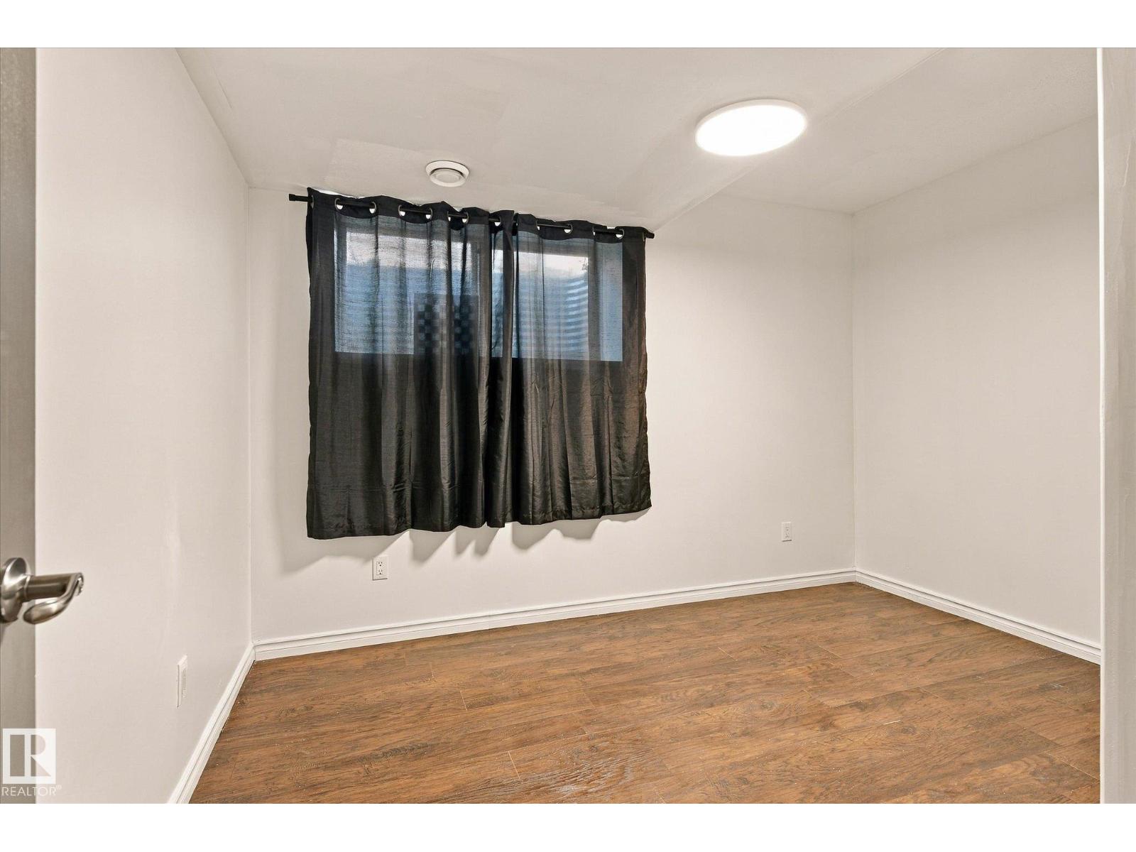 10405 98 St Property Photo 43