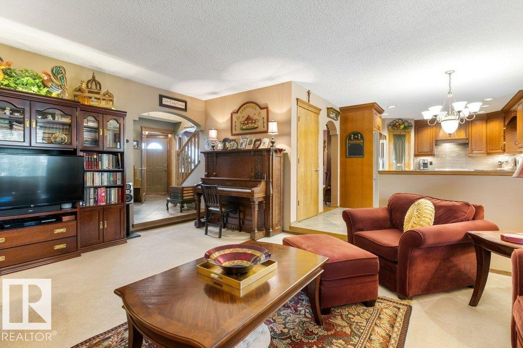 37 Huntington Cr Property Photo 17