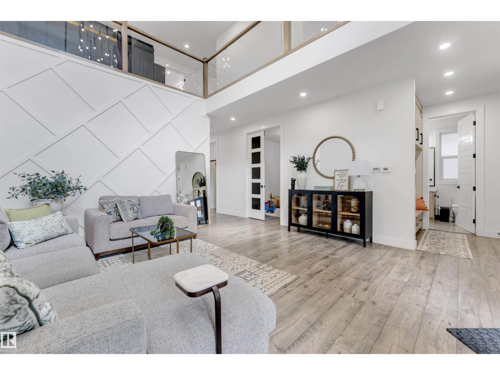1824 18 Av Nw Property Photo 2