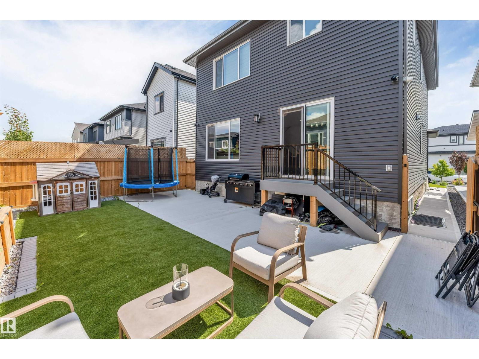 1824 18 Av Nw Property Photo 10