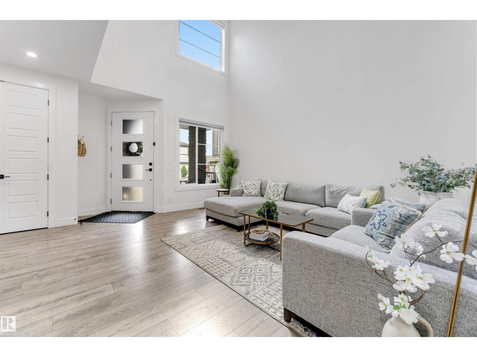 1824 18 Av Nw Property Photo 18