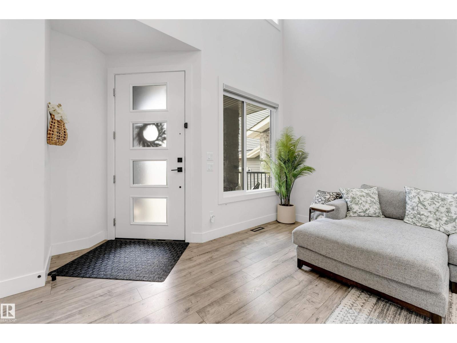 1824 18 Av Nw Property Photo 19
