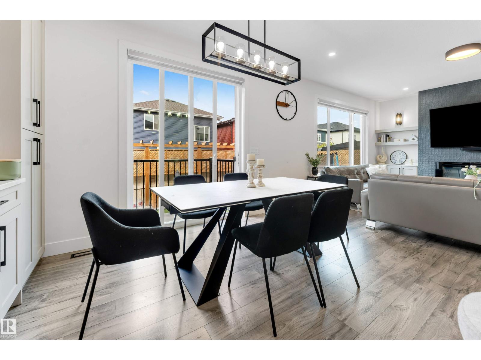 1824 18 Av Nw Property Photo 24