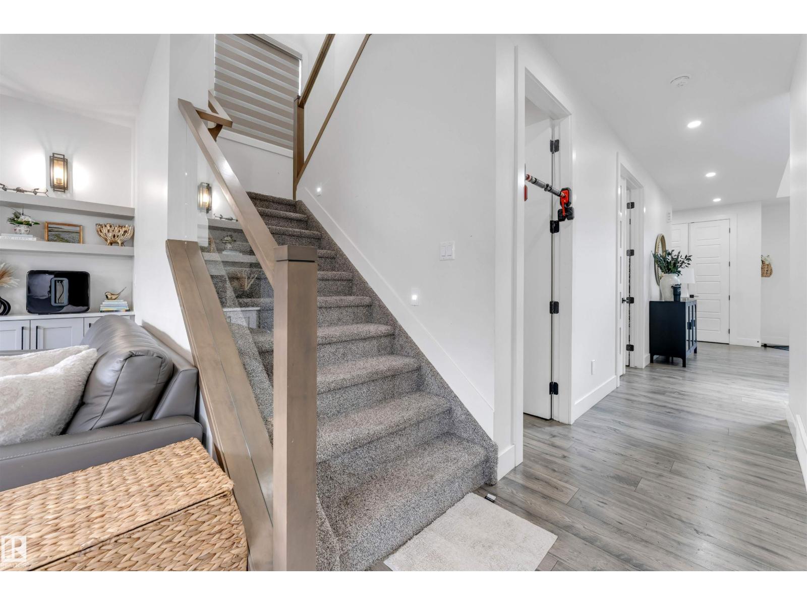 1824 18 Av Nw Property Photo 31