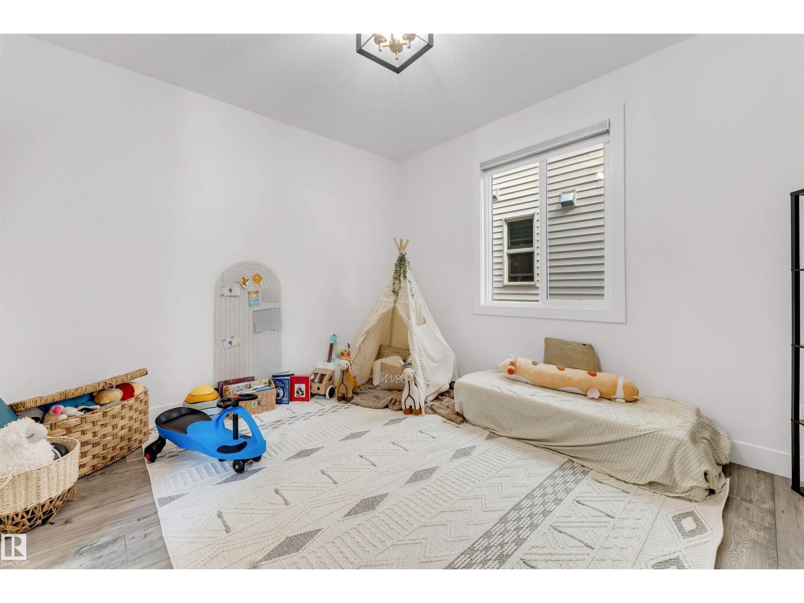 1824 18 Av Nw Property Photo 44