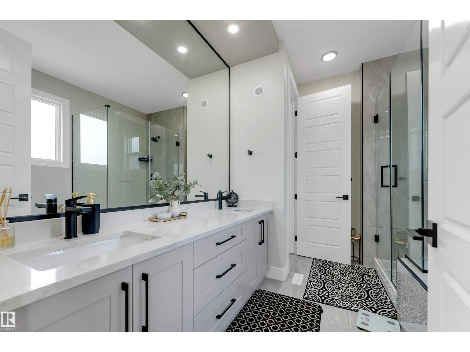 1824 18 Av Nw Property Photo 53