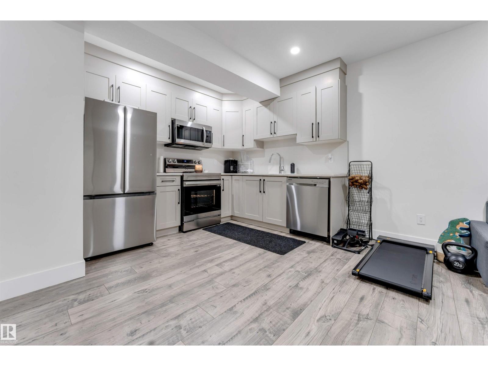 1824 18 Av Nw Property Photo 61