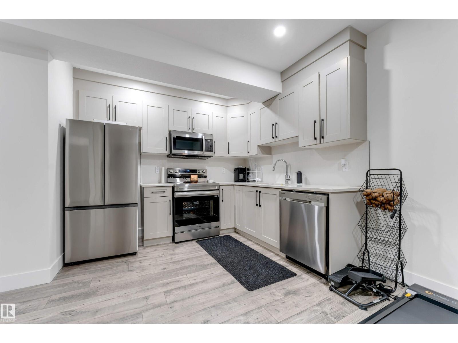 1824 18 Av Nw Property Photo 62