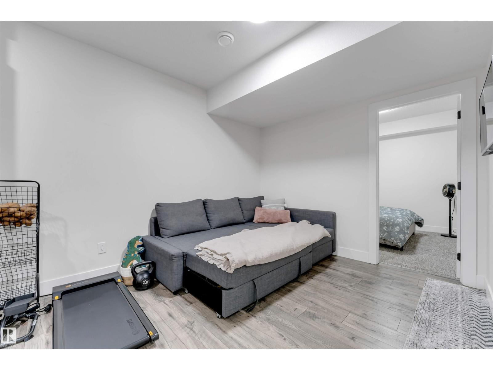 1824 18 Av Nw Property Photo 66