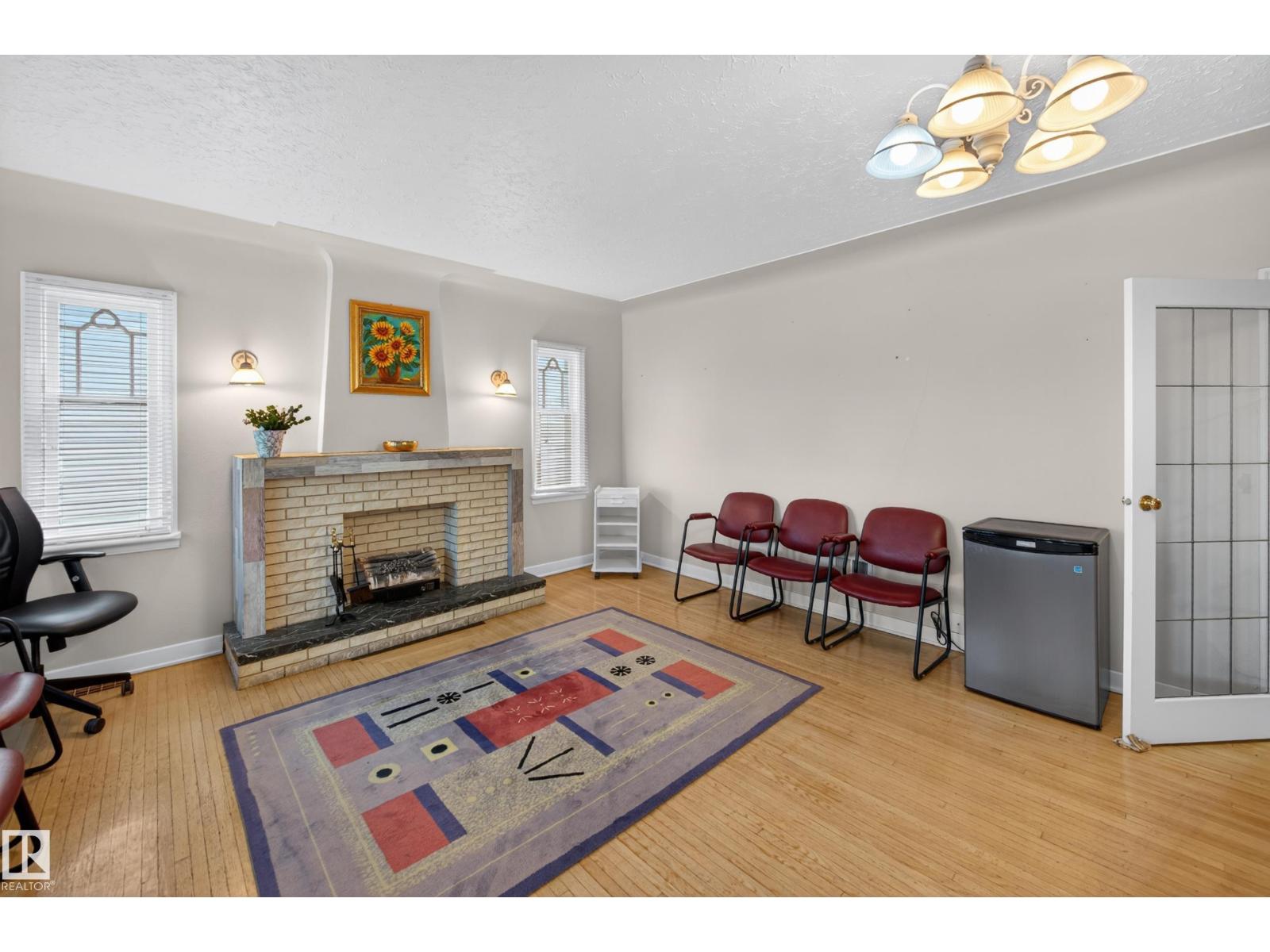 11010 106 St Nw Property Photo 5