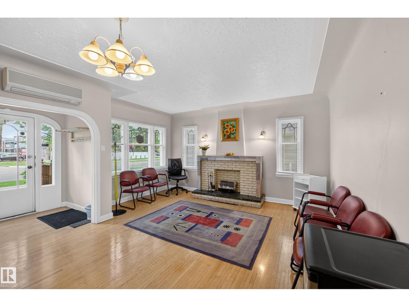 11010 106 St Nw Property Photo 7
