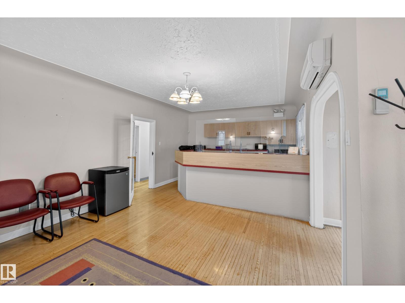 11010 106 St Nw Property Photo 8