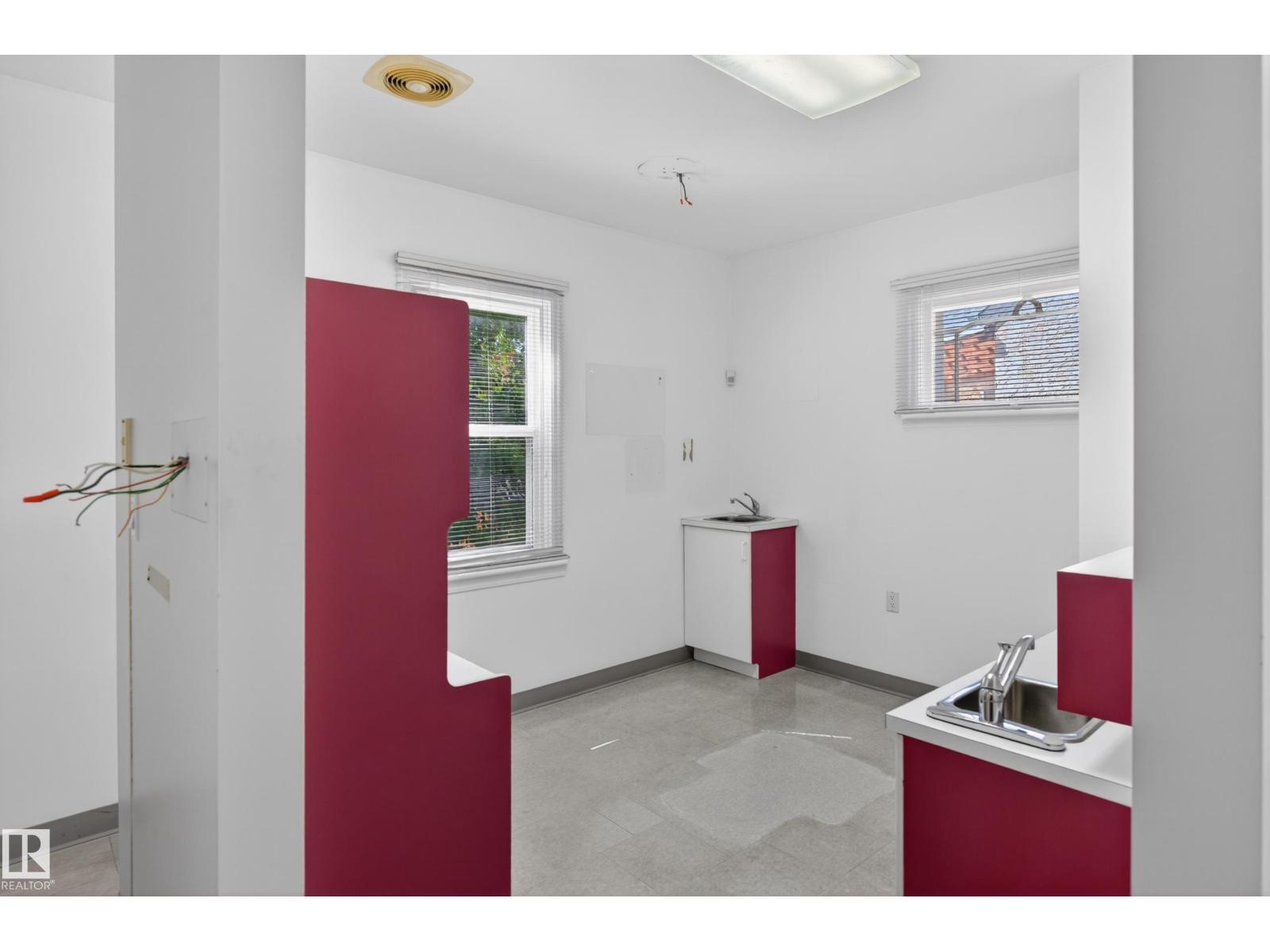 11010 106 St Nw Property Photo 11
