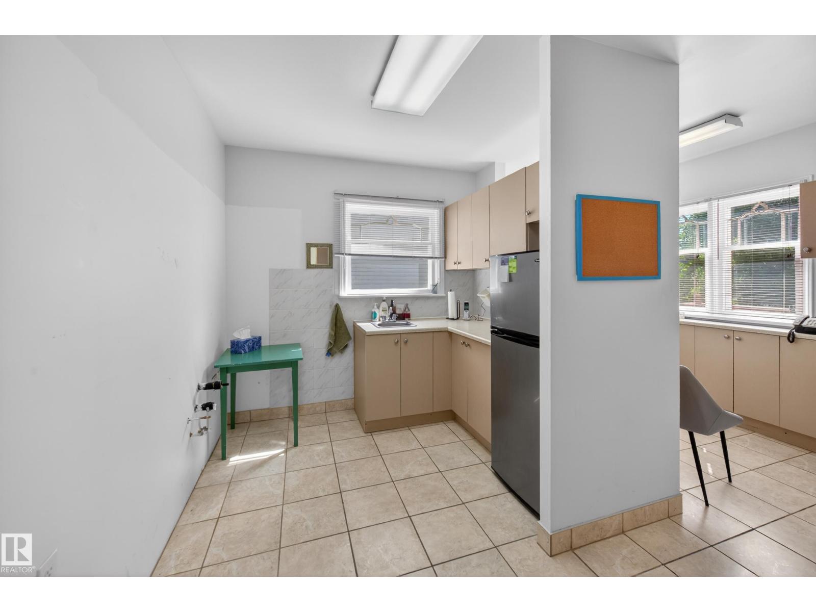 11010 106 St Nw Property Photo 19
