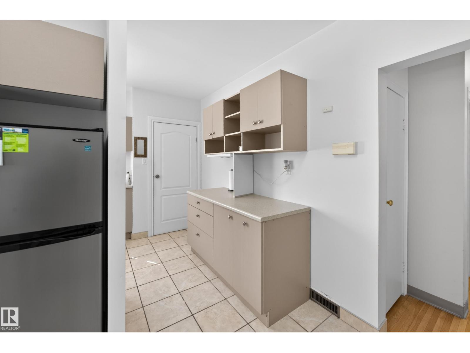11010 106 St Nw Property Photo 21