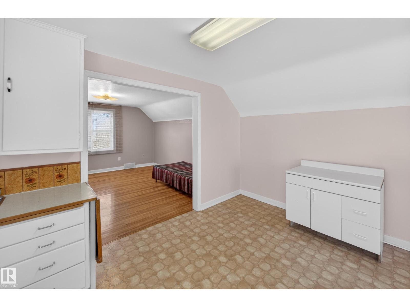 11010 106 St Nw Property Photo 27