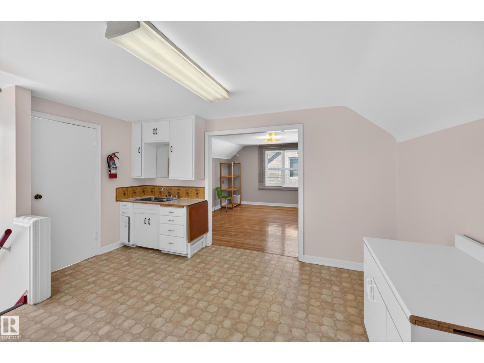 11010 106 St Nw Property Photo 29