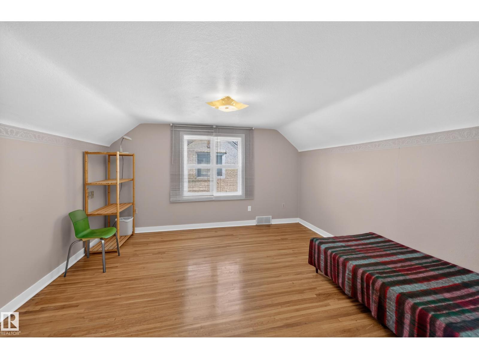 11010 106 St Nw Property Photo 31